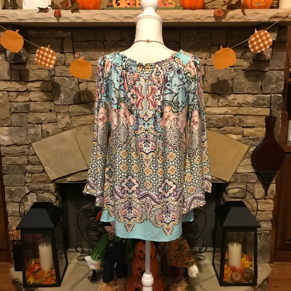 NWT Reaction Kenneth Cole Bell Sleeve Top - Picture 7 of 8